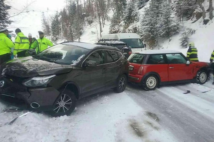 Ilustračný obrázok k článku FOTO: Hasiči zasahovali pri hromadnej zrážke šiestich áut na Horehroní