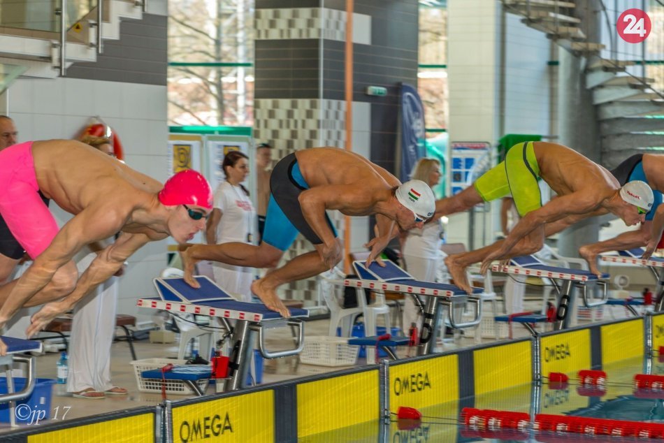 Ilustračný obrázok k článku Koronavírus: Organizátori plaveckého mítingu v Bystrici: Bohužiaľ, zasiahla vyššia moc