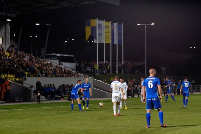 Ilustračný obrázok k článku V Žiari sa v piatok hrá priamy súboj o lídra II. ligy: Divákov lákajú aj na dresy Hancka či Hamšíka