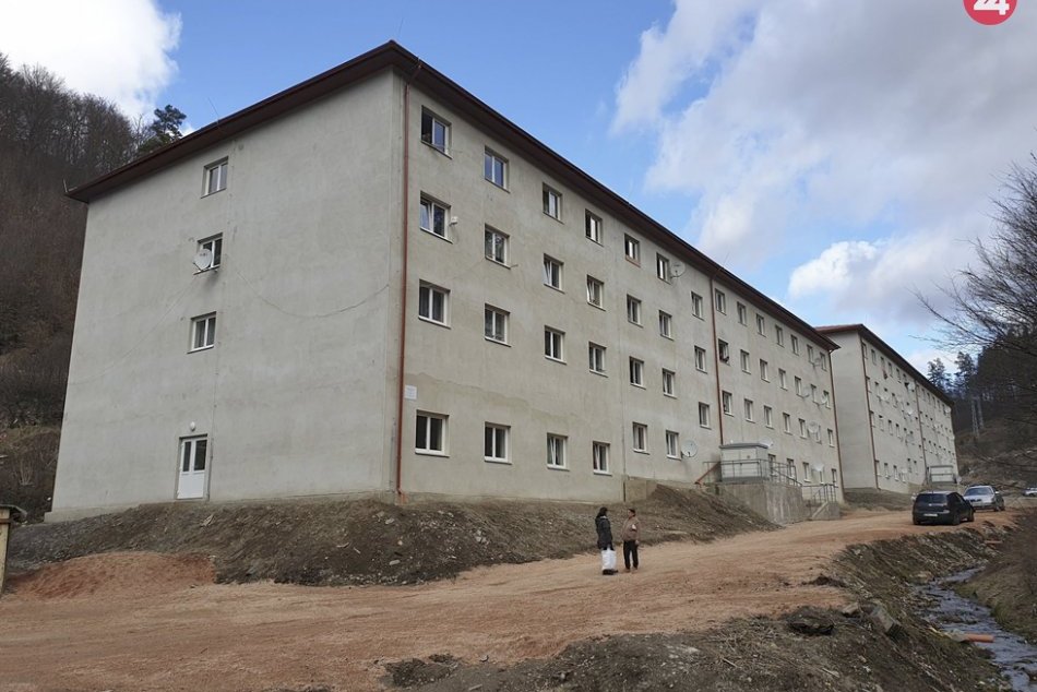 Ilustračný obrázok k článku Ľudia z chatrčí v Dobšinej si na bytovky zvykli: Tvrdí referent pre rómsku komunitu