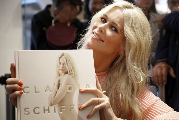 Ilustračný obrázok k článku Navštívila Trenčín slávna modelka Claudia Schiffer? KVÍZ, ktorý vás možno prekvapí