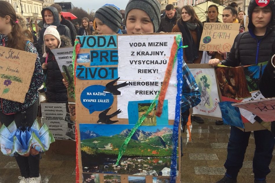Ilustračný obrázok k článku Zem je len jedna a patrí všetkým, upozornili študenti na environmentálnom proteste