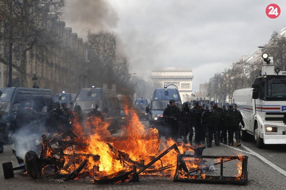 Ilustračný obrázok k článku Tejto európskej krajine sa radšej oblúkom VYHNITE! Hrozia tam násilnosti a NEPOKOJE