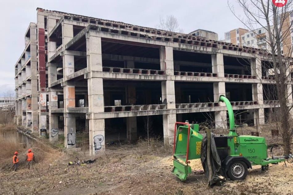 Ilustračný obrázok k článku Nový majiteľ ružinovskej Hirošimy už začal čistiť jej okolie