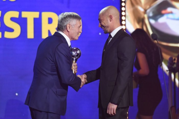 Ilustračný obrázok k článku Milovaný kouč Spartaka s prestížnym ocenením: Nestor El maestro je Trénerom roka