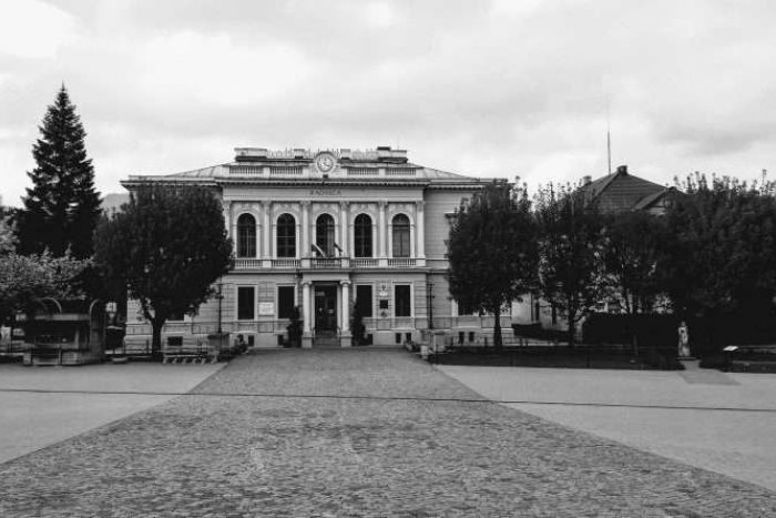 Ilustračný obrázok k článku Mesto Dobšiná reaguje: Prečítajte si jeho stanovisko k nedávnej tragickej udalosti