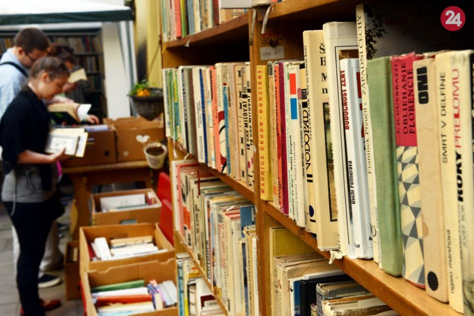 Ilustračný obrázok k článku Staromestskí seniori môžu počas celého roka využívať donášku kníh zdarma