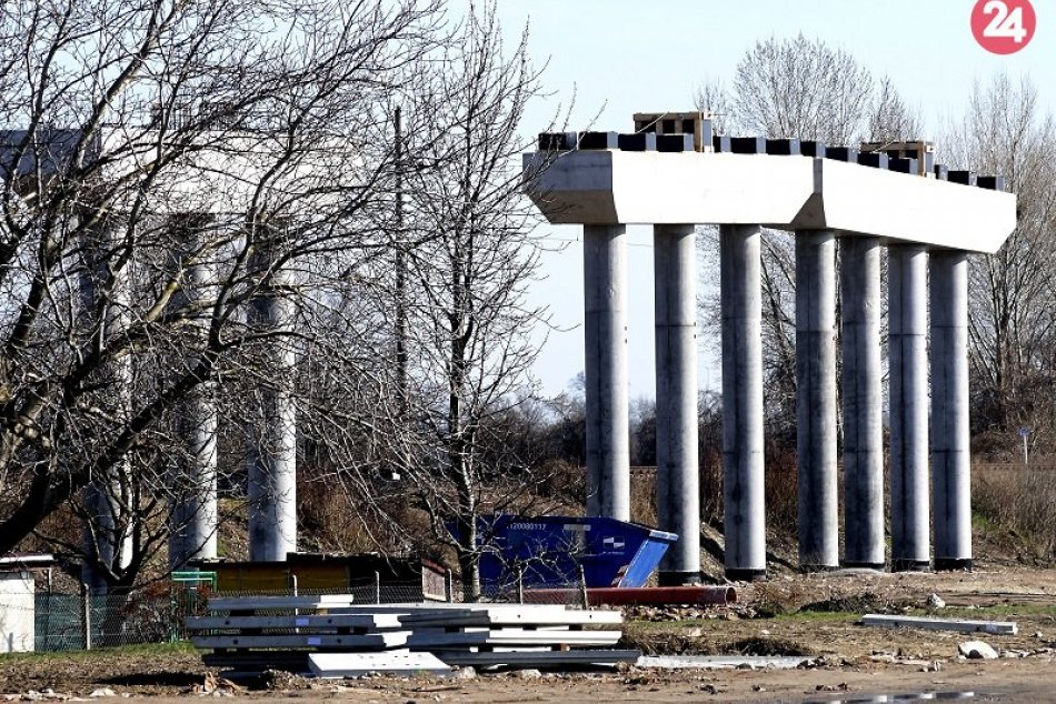 Ilustračný obrázok k článku Stavbu D4 a R7 sprevádza množstvo špekulácií, tvrdí stavebník