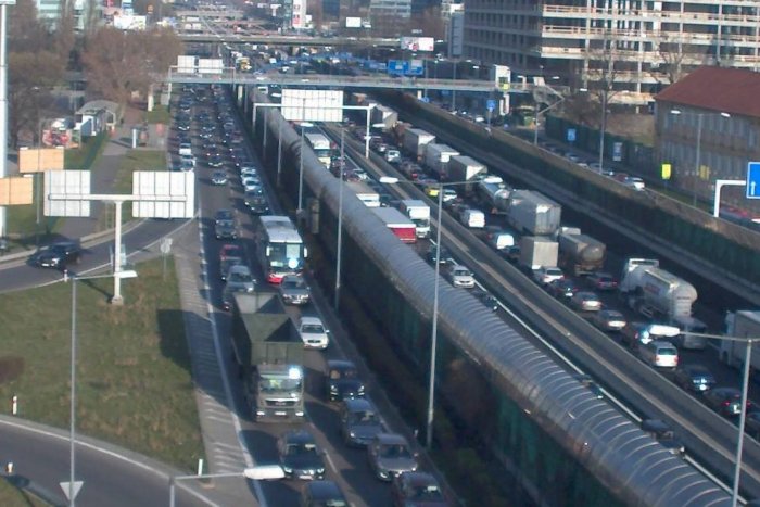 Ilustračný obrázok k článku Doprava v Bratislave opäť kolabuje: Niektoré linky MHD majú až 45-minútové zdržanie