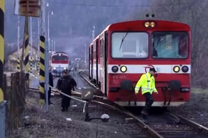 Ilustračný obrázok k článku V Dubovej došlo opäť k "zázraku": Žena prežila zrážku s vlakom, znova úradoval alkohol