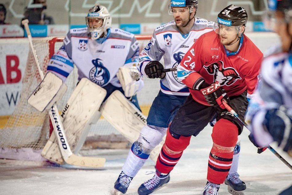 Ilustračný obrázok k článku Rohaté derby sa sťahuje do Popradu. V prvých dvoch zápasoch úspešnejšia Bystrica