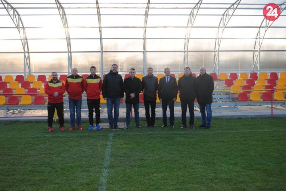 Ilustračný obrázok k článku Obec okresu Nové Zámky s futbalovou investícou: V Mani sa tešia z novej tribúny