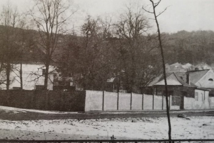 Ilustračný obrázok k článku Archívne foto zachytáva areál starej humenskej nemocnice: Viete, kde to je?