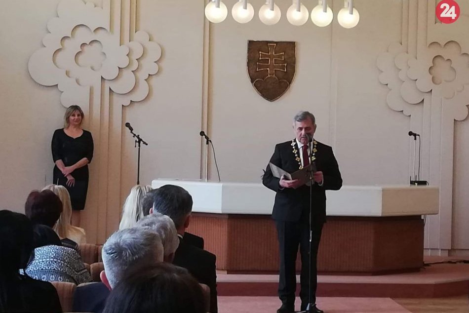 Ilustračný obrázok k článku Primátor (bývalý pedagóg) prehovoril k učiteľom: Mnohí rodičia až teraz vidia, čo v skutočnosti robíte