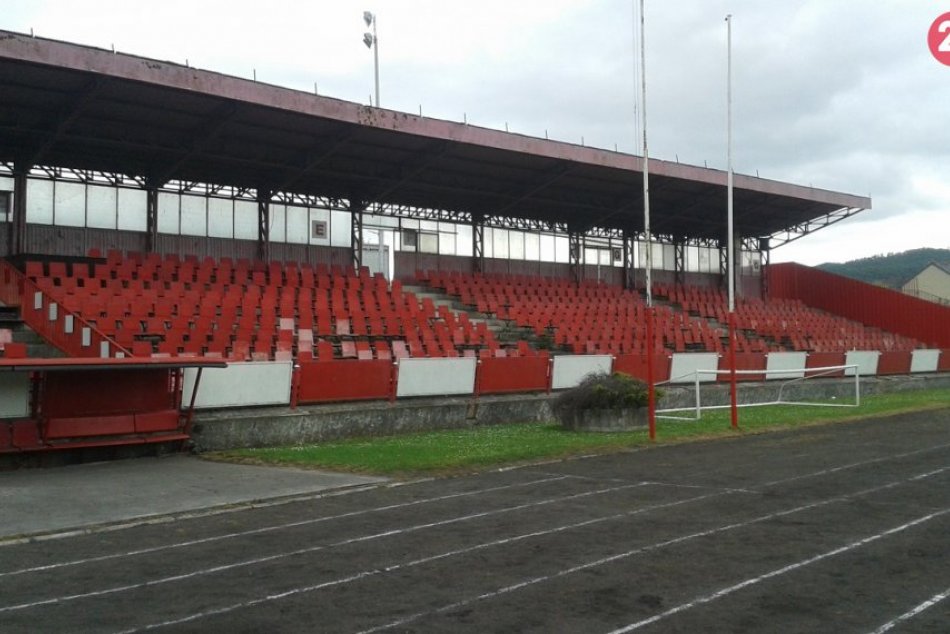 Ilustračný obrázok k článku Nové plány s opravou štadióna v Považskej: Malo by ísť o multifunkčný stánok