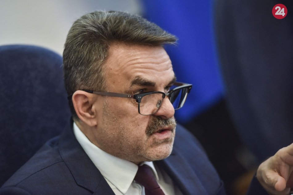 Ilustračný obrázok k článku Bývalý generálny prokurátor Čižnár mal skončiť s vozidlom mimo cesty