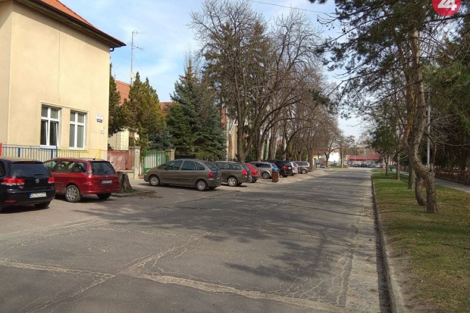 Ilustračný obrázok k článku Ďalšie opravy ciest v Zámkoch sú schválené: Pribúdať by mali aj cyklopruhy