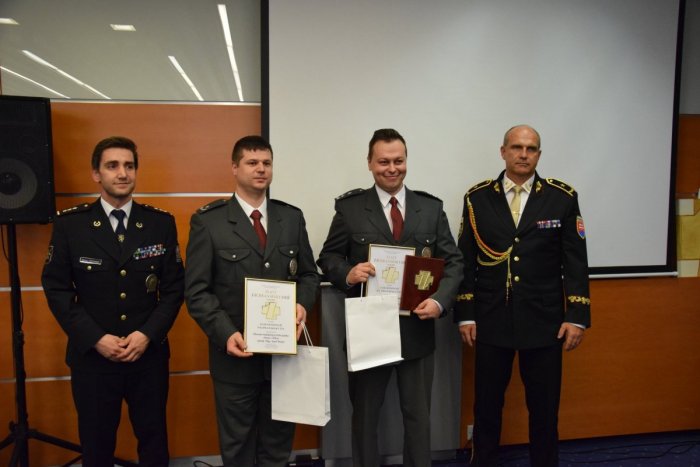 Ilustračný obrázok k článku Zlatý záchranársky kríž poputoval aj do Žiliny: Mená našich policajtov s vyznamenaním