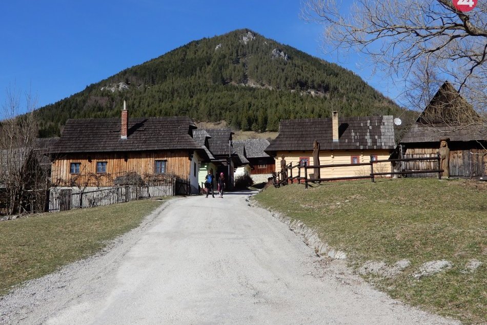 Ilustračný obrázok k článku Vlkolínčanov trápia nevychovaní turisti: Radnica chce problém riešiť