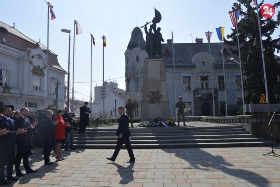 Ilustračný obrázok k článku 74 rokov od oslobodenia mesta: Výročie si s Trnavčanmi pripomenul aj Pellegrini