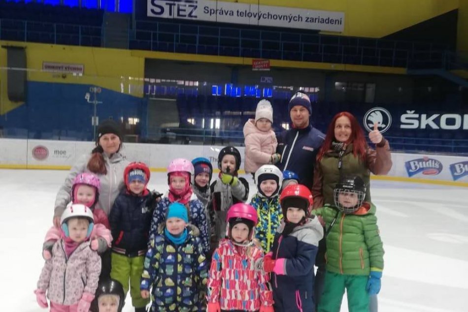 Ilustračný obrázok k článku Výnimočný zážitok novoveských škôlkarov: Na zimnom štadióne ich čakalo prekvapenie, FOTO