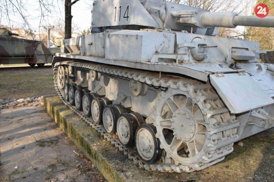 Ilustračný obrázok k článku V areáli Múzea SNP úradoval neznámy páchateľ. Takto poškodil tank, FOTO