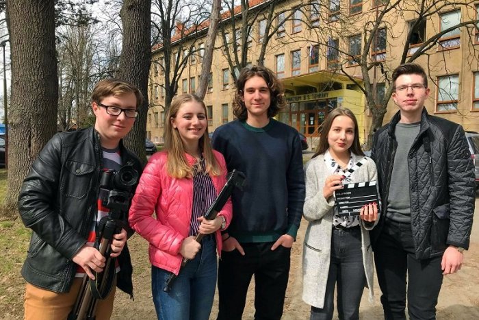 Ilustračný obrázok k článku VIDEO: Lučeneckí gymnazisti lákajú svojich nasledovníkov netradičným spôsobom!