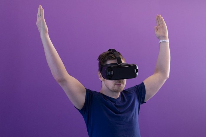 Ilustračný obrázok k článku KURIOZITA DŇA: Letecká spoločnosť školí stevardky a stevardov pomocou virtuálnej reality