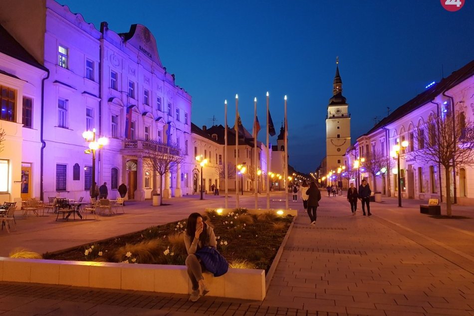 Ilustračný obrázok k článku Trnavská radnica zmení farbu: Viete, prečo bude svietiť na MODRO?