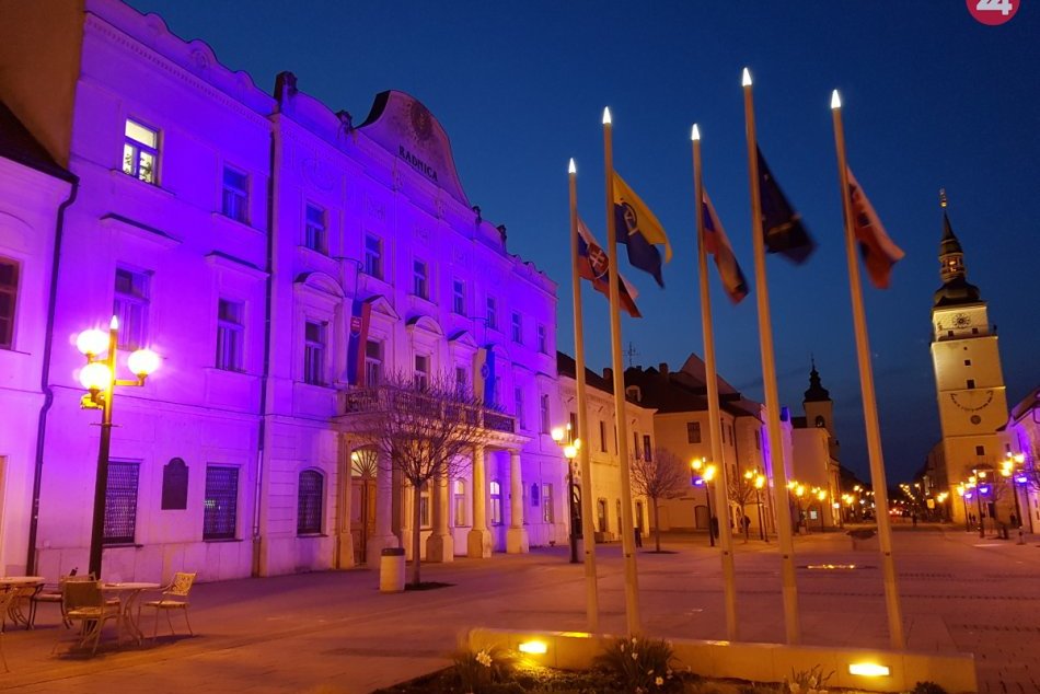 Ilustračný obrázok k článku Budova trnavskej radnice sa rozsvieti na ružovo: Pripomenie dôležité vyšetrenie