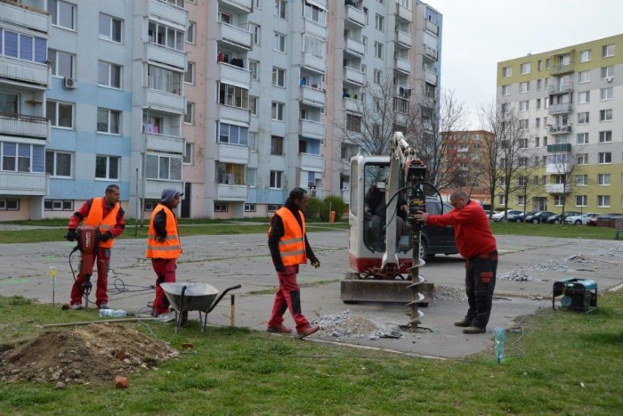 Ilustračný obrázok k článku Šaľanom revitalizujú vnútroblok: Vyrastú ihriská a pribudne zeleň, FOTO