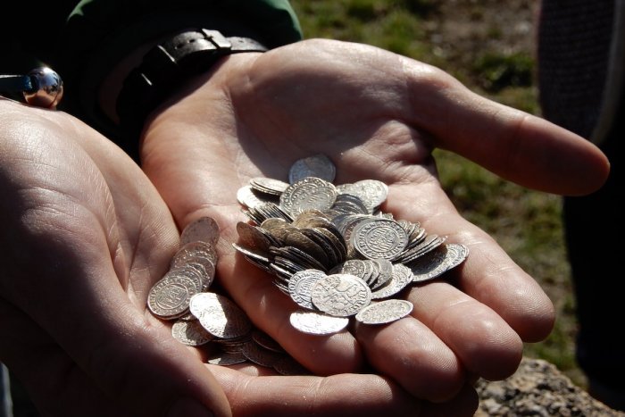 Ilustračný obrázok k článku Poklad pri Likavke: Prečo a kto ho tu mohol ukryť?