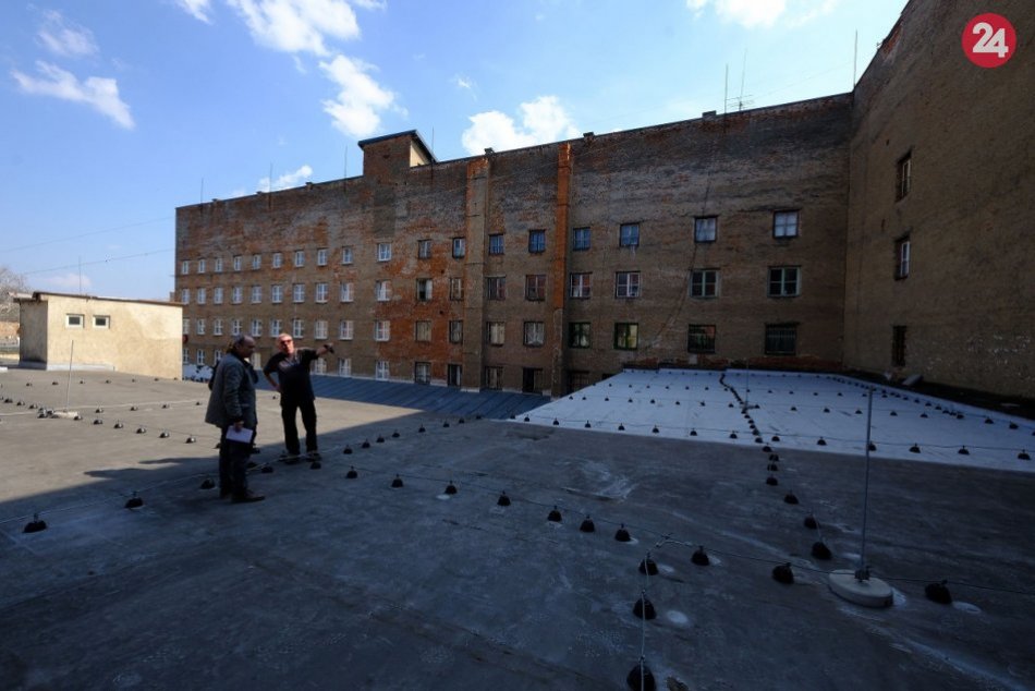 Ilustračný obrázok k článku FOTO: Zatepľujú poslednú časť strechy nad Tabačkou