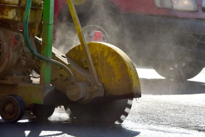 Ilustračný obrázok k článku Prípravy na návštevu pápeža: Dopravu skomplikujú viaceré opravy ciest