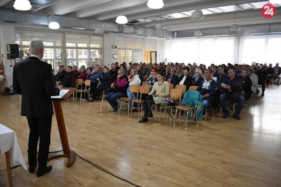 Ilustračný obrázok k článku Obyvatelia sídliska Juh chcú byť aj naďalej Kežmarčanmi: Mesto pripravuje petíciu