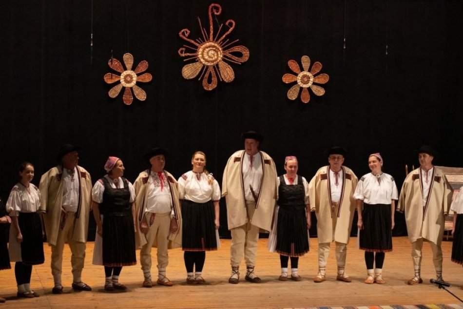 Ilustračný obrázok k článku Folklórna elita mieri do okresu Považská Bystrica: PROGRAM súťaže v Papradne