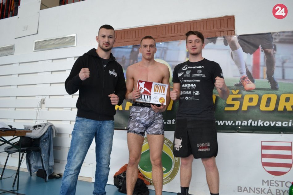 Ilustračný obrázok k článku Bystrickí bojovníci MMA podali parádne výkony. Oliver aj Samo triumfovali v oktagone, FOTO