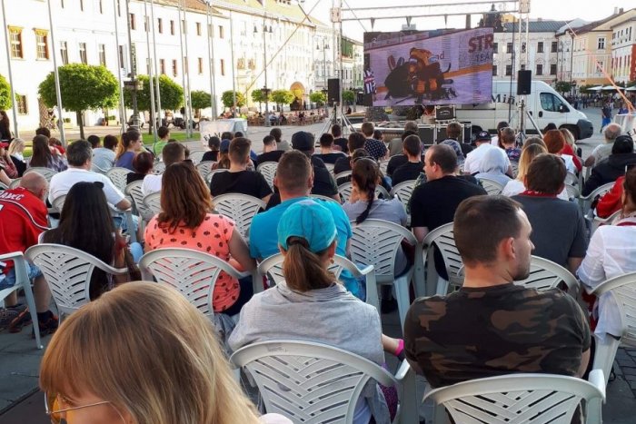 Ilustračný obrázok k článku Skvelá správa pre fanúšikov baranov. Finálové zápasy si užijú aj na veľkoplošnej obrazovke