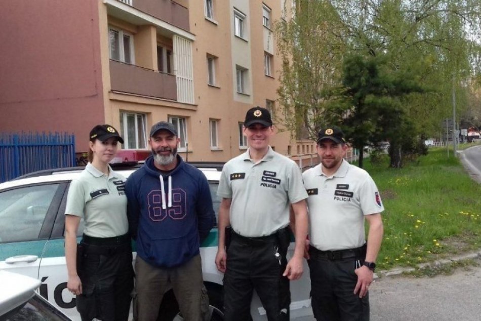 Ilustračný obrázok k článku Chvíle hrôzy v Nových Zámkoch: Policajti zachránili život malému chlapčekovi (5)