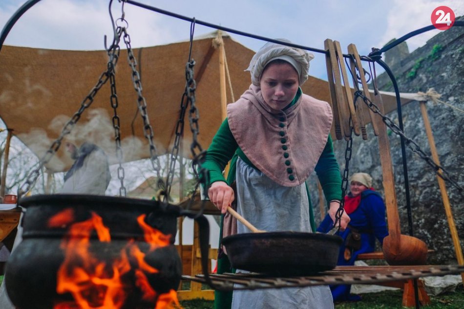 Ilustračný obrázok k článku Podzemie odkrylo svoje tajomstvá: Deň zámockých pivníc prilákal stovky návštevníkov, FOTO