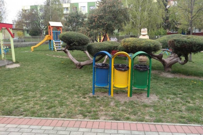 Ilustračný obrázok k článku Šalianski škôlkari separujú: Zadovážili si farebné odpadové nádoby, FOTO