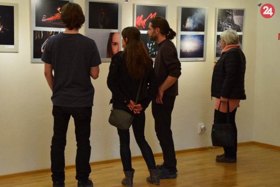 Ilustračný obrázok k článku Chýbalo vám umenie? Na Starej radnici sprístupnili prvú výstavu po uvoľnení opatrení