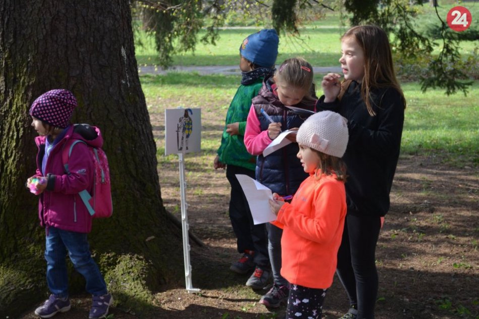 Ilustračný obrázok k článku Bystrický park sa zmenil na rozprávkovú krajinu. Príbehy vytvárali desiatky detí, FOTO