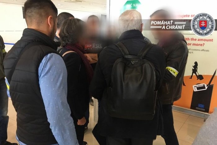 Ilustračný obrázok k článku Na bratislavskom letisku zadržali Taliana: V hre je podvod za 25 miliónov eur