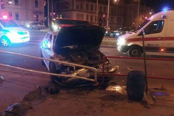 Ilustračný obrázok k článku Vážna dopravná nehoda priamo v Trenčíne: Medzi viacerými zranenými aj dieťa, FOTO