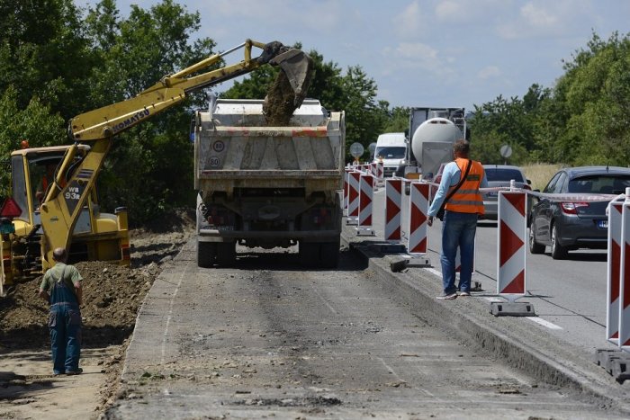 Ilustračný obrázok k článku Začala sa úplná UZÁVERA cesty neďaleko Nitry: Potrvá ŠTYRI mesiace