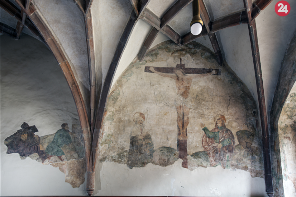 Ilustračný obrázok k článku Vzácne fresky v Červenom Kláštore blednú: Ich záchrane môžete napomôcť aj vy