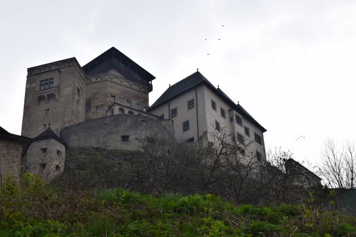 Ilustračný obrázok k článku Unikátny nález pod Trenčianskym hradom: Vek TOHTO vzácneho objektu vás dostane!