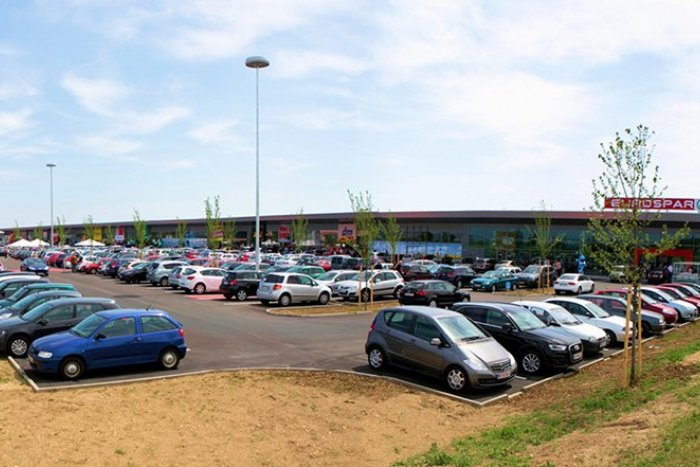 Ilustračný obrázok k článku Rakúšania stavajú v Kittsee nové nákupné centrum. Dôvodom sú kúpychtiví Bratislavčania