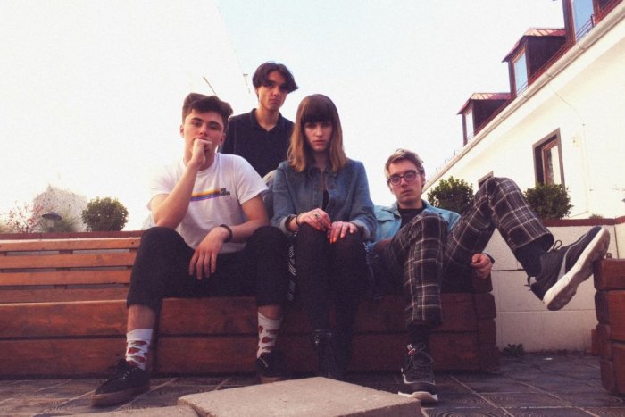 Ilustračný obrázok k článku Nevšedná novinka od mladej kapely bystrických študentov. Spievajú o hormónoch